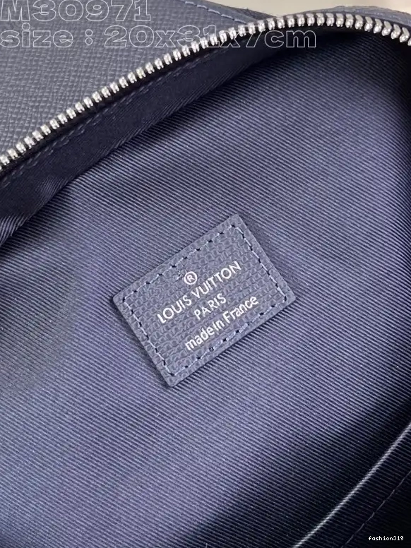 NM VUITTON Slingbag Avenue LOUIS 0422